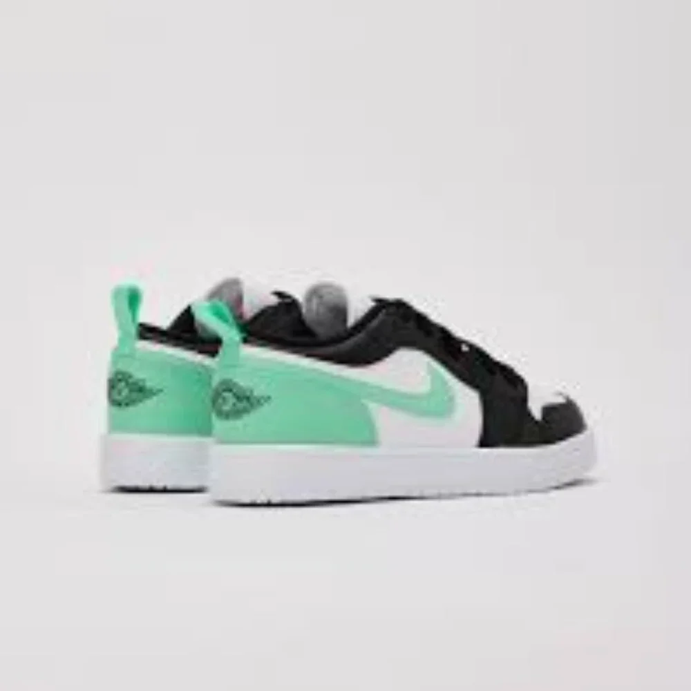 Nike Air Jorden's teal and black nike sneakers DR9748 girls size 1Y - Picture 3 of 11
